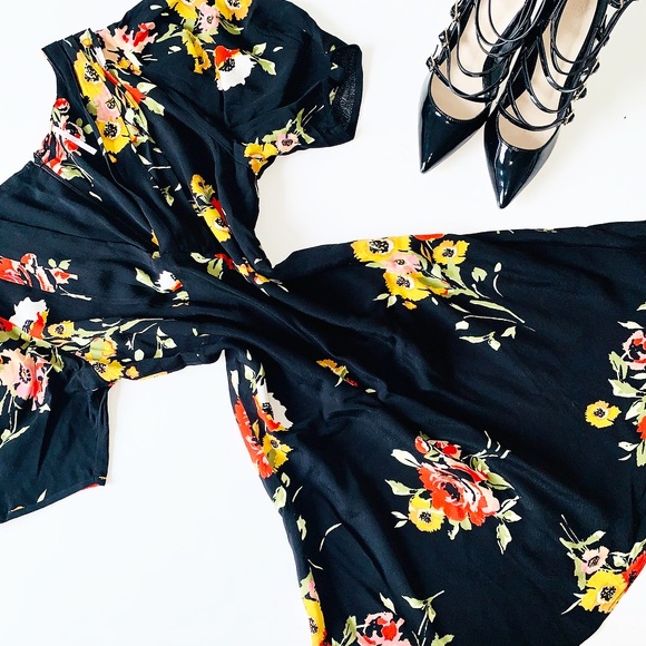 Free People Dresses & Skirts - FREE PEOPLE Floral Black Dress